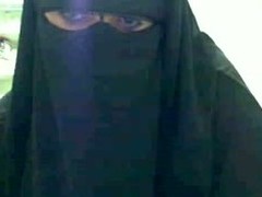 Veiled Arabian hussy makes some hot webcam porn by lifitng upon layers of the brush garments and skimpy a set of natural jugs so large it will take your breath away